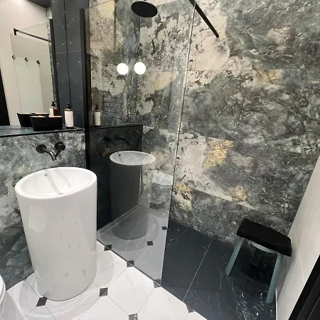 Stylish Asylum Quality, Quiet, Great Location Apartment Krakow