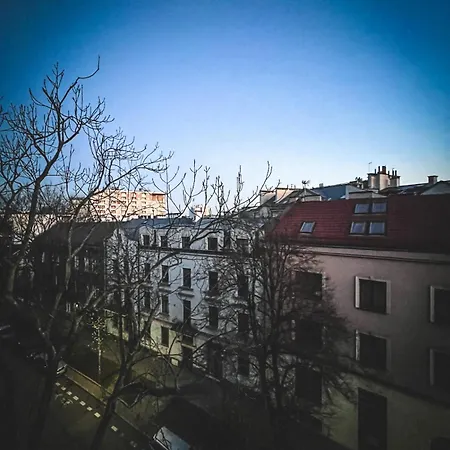 Stylish Asylum Quality, Quiet, Great Location Apartment