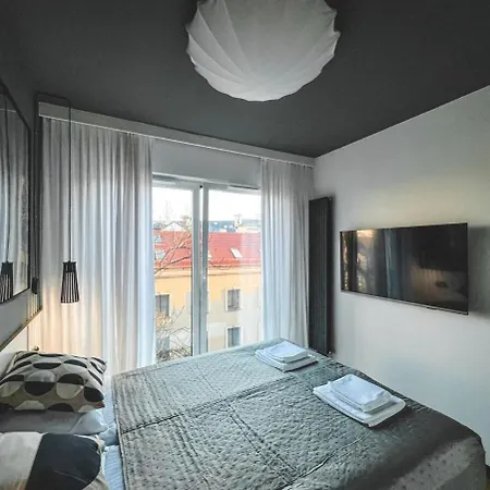 Apartment Stylish Asylum Quality, Quiet, Great Location *
