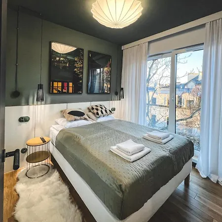 Appartement Stylish Asylum Quality, Quiet, Great Location *